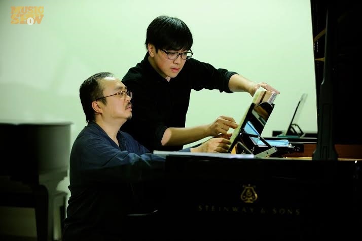 Nghệ sĩ piano Lưu Hồng Quang biểu diễn ở hoà nhạc Toyota