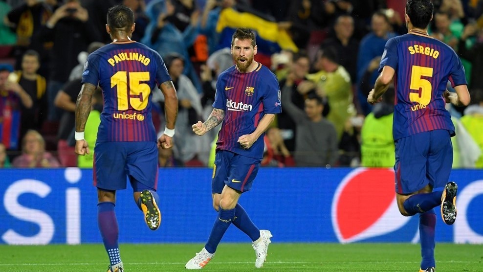 Pique bị đuổi, Messi giúp Barca thắng 