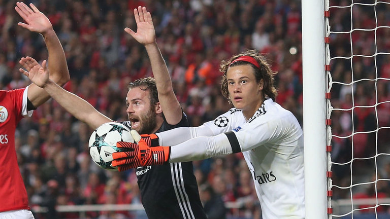 Thủ môn 18 tuổi 