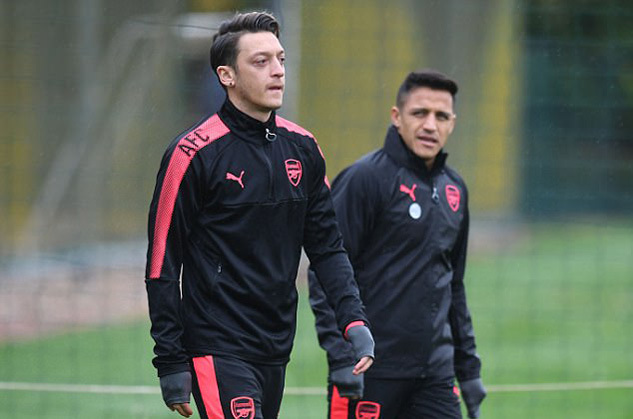Ozil tung tin sốc: Bỏ Arsenal gia nhập MU