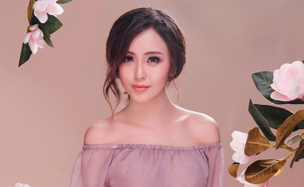 Hoa khôi Hải Yến đẹp ngọt ngào với tông màu tím tro