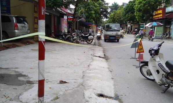 Bắt khẩn cấp đối tượng đâm chết người trước quán karaoke