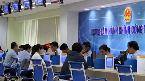 TP.HCM đề xuất cấm công chức mặc quần jean, áo thun khi làm việc