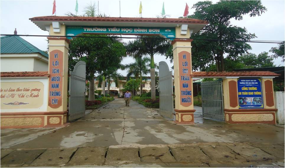 Học sinh đùa nhau, phụ huynh đánh hiệu trưởng nhập viện