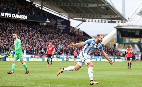 Video bàn thắng Huddersfield 2-1 MU