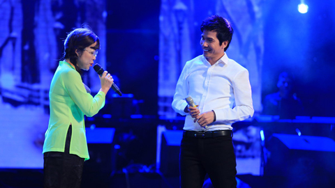 MC Thảo Vân khoe giọng hát ngọt ngào bên Hồ Quang 8