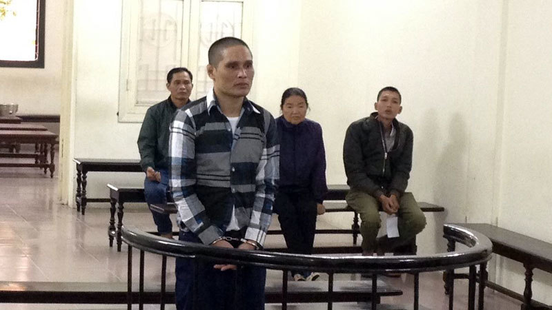 Màn kêu oan của trung niên 'múa dao' cướp điện thoại