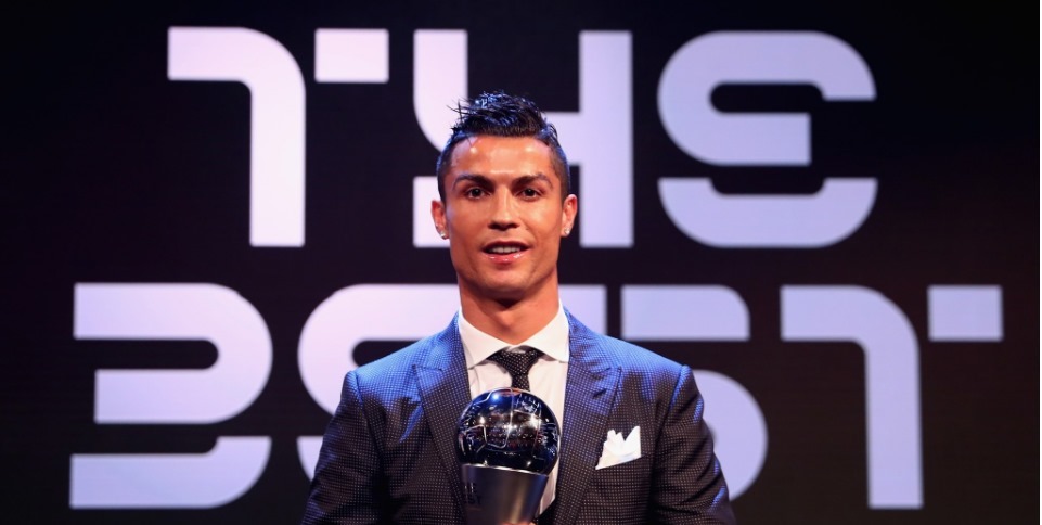 Vượt Messi và Neymar, Ronaldo giành giải The Best 2017