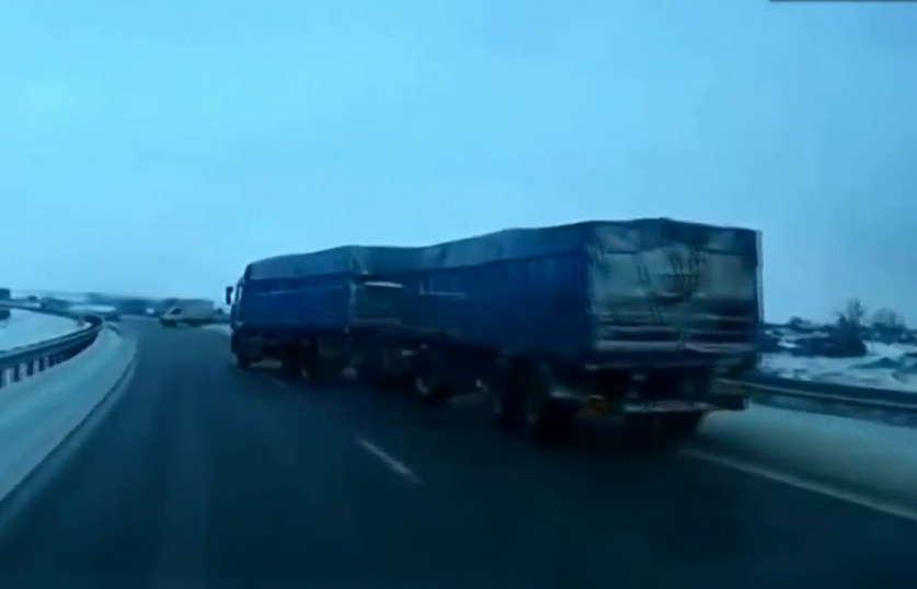 Ngả mũ trước những màn điều khiển xe tải tài tình