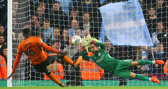 Man City thắng hú vía