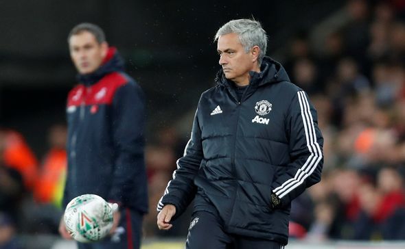 Tắt lửa giận, Mourinho quay ngoắt khen học trò