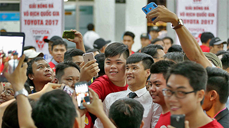 Công Vinh đàm phán Calisto, Miura và Hữu Thắng: Chiêu độc?