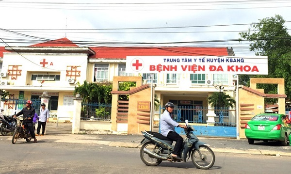 Rút dao chém nhân viên bảo vệ rừng vì xin gỗ bất thành