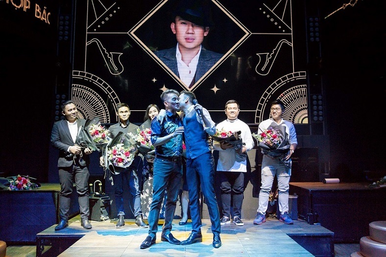 Dương Triệu Vũ công khai hôn Đàm Vĩnh Hưng