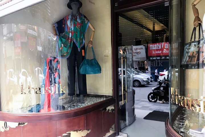 Công an, quản lý thị trường kiểm tra, thu giữ hàng hóa của Khaisilk