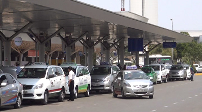 Thu phí ô tô vào sân bay sai: Cục hàng không nói gì?