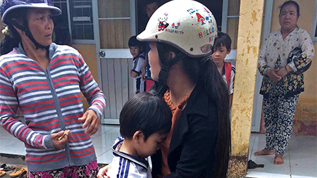 Gần 500 học sinh tiểu học nghi bị ngộ độc sau khi uống sữa