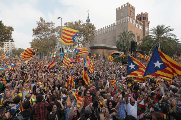 Catalonia tuyên bố độc lập khỏi Tây Ban Nha