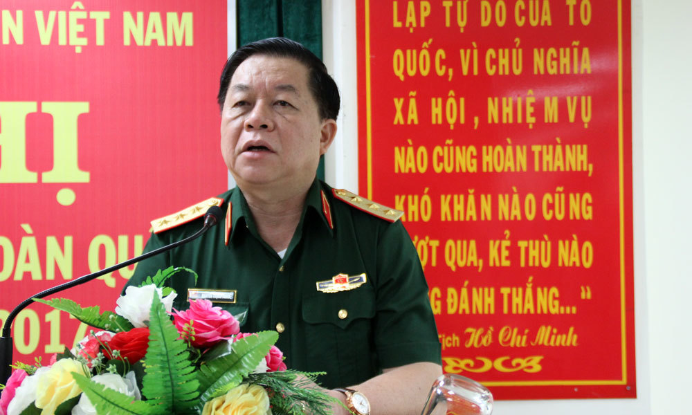 Tạo điều kiện cho báo chí tuyên truyền hoạt động của quân đội