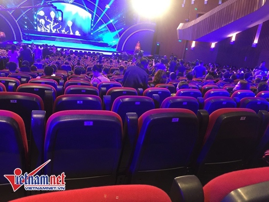 Hoa hậu Đại dương vắng khán giả trước giờ lên sóng trực tiếp