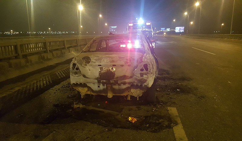 cháy xe trên cầu Thanh Trì