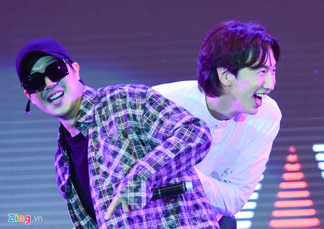 Lee Kwang Soo biểu diễn tại Việt Nam trước ngày cưới Song Joong Ki