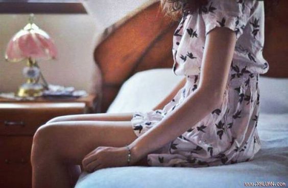 Sự thật tàn nhẫn phía sau cánh cửa phòng làm việc của chồng