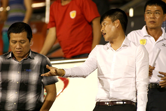 V-League 2017: HAGL vẫn “hot”, nhưng thua xa… trọng tài!