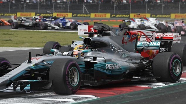 F1 Mexico GP: Verstappen đăng quang, Hamilton lần thứ 3 vô địch Thế giới