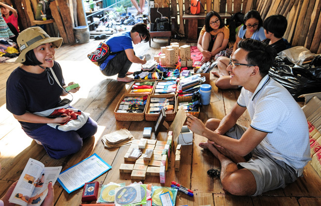 Chợ bán đồ người yêu cũ kỳ lạ ở Hà Nội