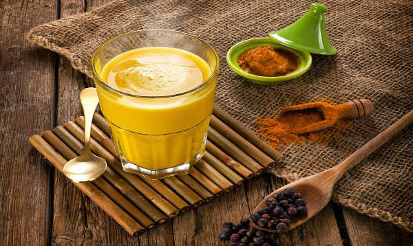 Uống sữa với nghệ đúng cách, tránh được 8 căn bệnh