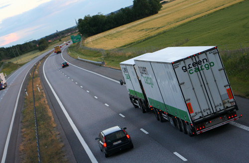 Những lưu ý khi di chuyển cùng xe tải, container
