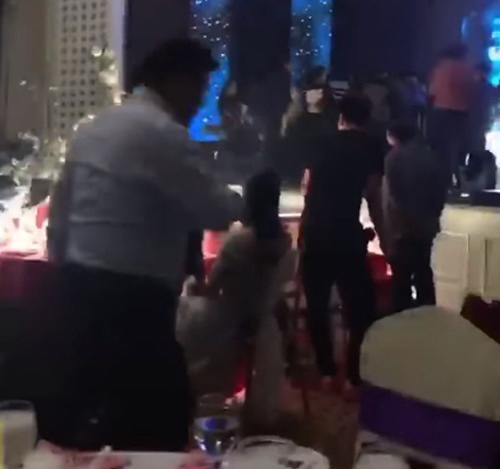 Bất ngờ cưới vợ, chàng trai bị bạn gái đến phá tan đám cưới