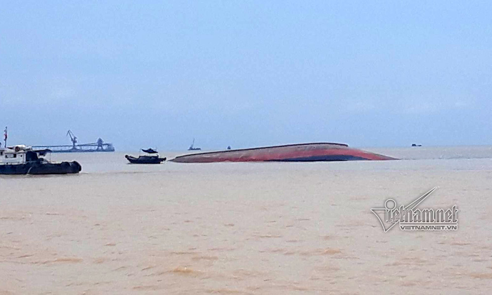 Chìm tàu chở than 4.600 tấn ở biển Cửa Lò