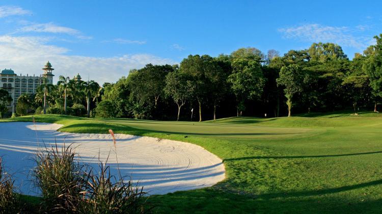 Golf thủ Việt Nam thi đấu trên sân tổ chức SEA Games tại giải VĐTG