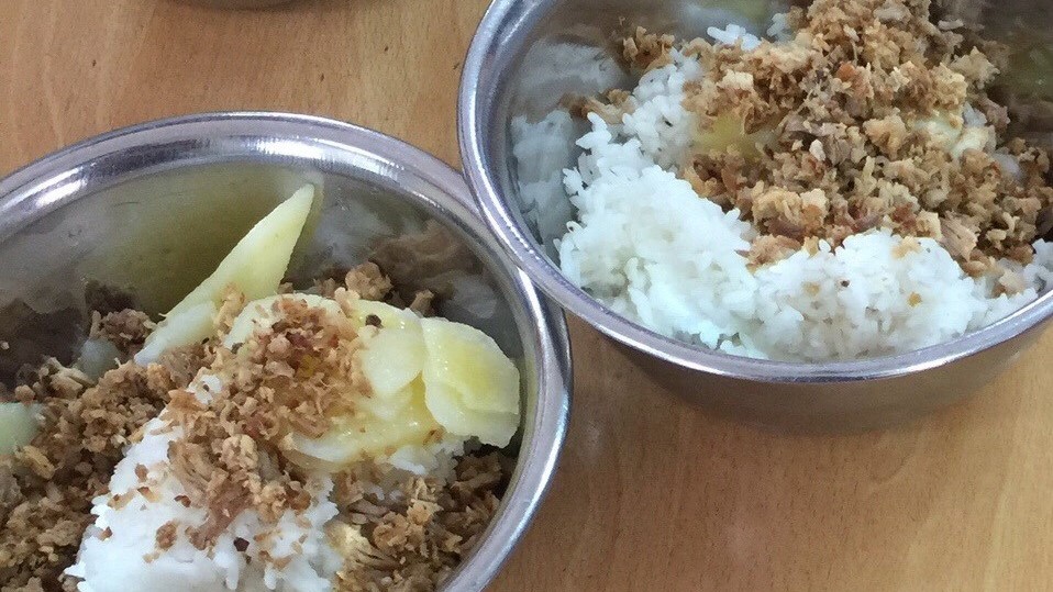 Bữa bán trú “nghèo nàn”: Phòng Giáo dục nói gì?