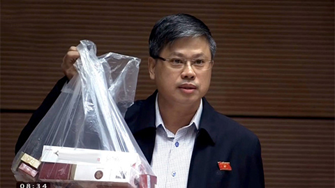 Đại biểu mua thuốc lá lậu làm bằng chứng ‘tố’ trước Quốc hội