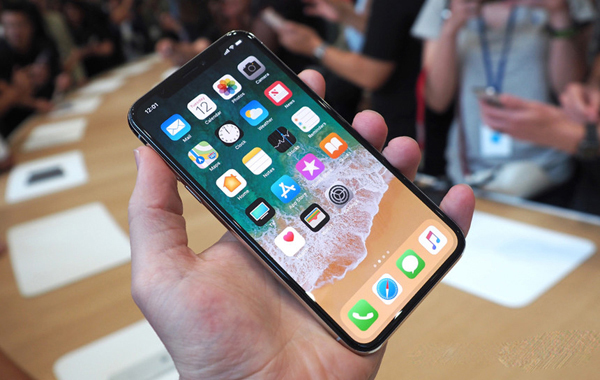 Best Buy đột ngột nâng giá iPhone X thêm 100 USD