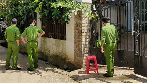 Gài mìn trước cổng nhà người phụ nữ sống 1 mình