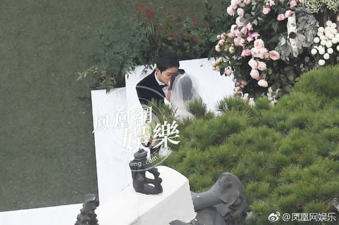 Song Joong Ki hôn Song Hye Kyo say đắm trong ngày cưới
