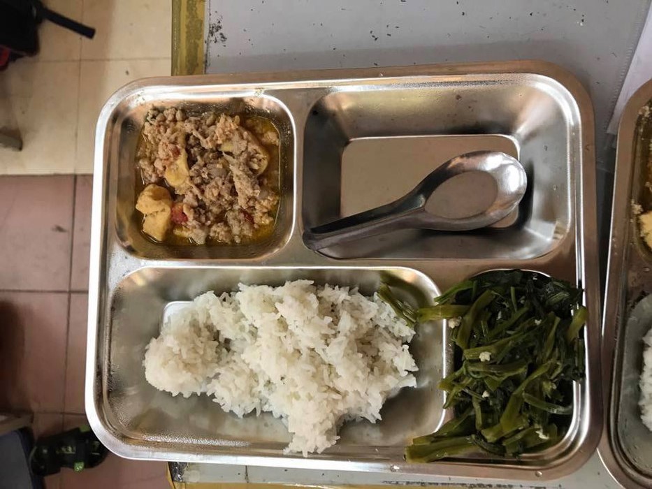 Con ăn bán trú, mẹ thấp thỏm lo