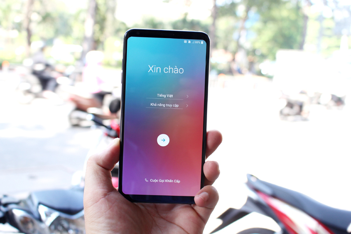 Mở hộp LG V30 Plus: Máy có sạc không dây, giá 17 triệu đồng