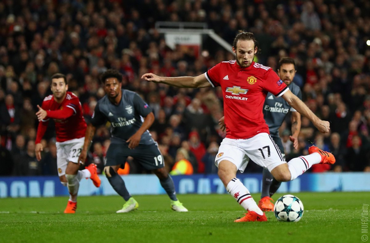 Thắng dễ Benfica, MU đoạt vé sớm vào vòng knock-out cup C1