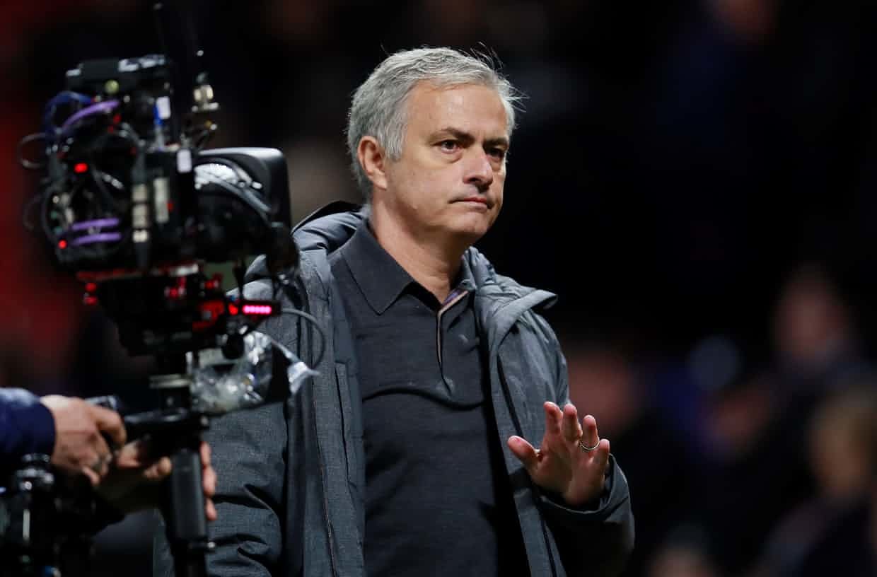 MU đoạt vé sớm: Mourinho và nụ cười kiêu hãnh