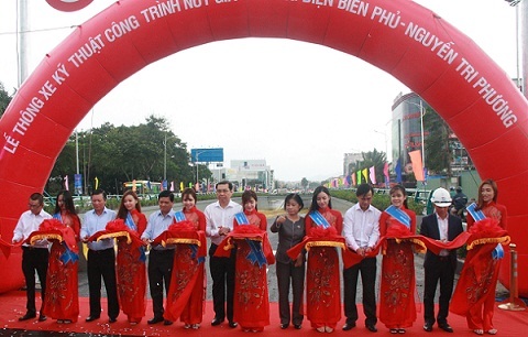 Chủ tịch Đà Nẵng thưởng nóng 200 triệu cho công nhân