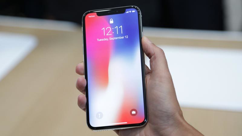 iPhone X 'đắt như tôm tươi' dù giá cao ngất ngưởng