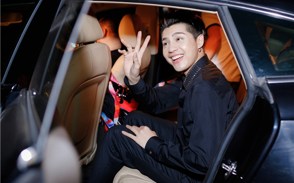 Choáng ngợp với độ giàu có của Noo Phước Thịnh