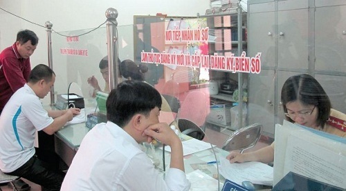 Người dân có thể nộp phí trước bạ ô tô, xe máy ngay tại nhà