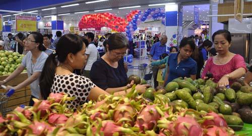 Co.opmart Chư Sê tấp nập khách sau khai trương