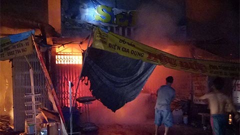 Cháy chợ ở miền Tây, 3 người chết